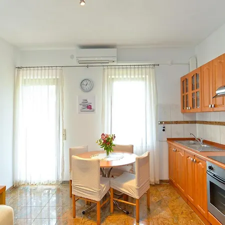 Fuer 5 Personen Ca 50 Qm In Porec, Istrien Istrische Riviera Apartment *