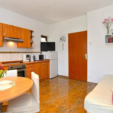 Apartment Fuer 5 Personen Ca 50 Qm In Porec, Istrien Istrische Riviera