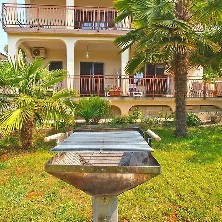 Fuer 5 Personen Ca 50 Qm In Porec, Istrien Istrische Riviera Apartment *